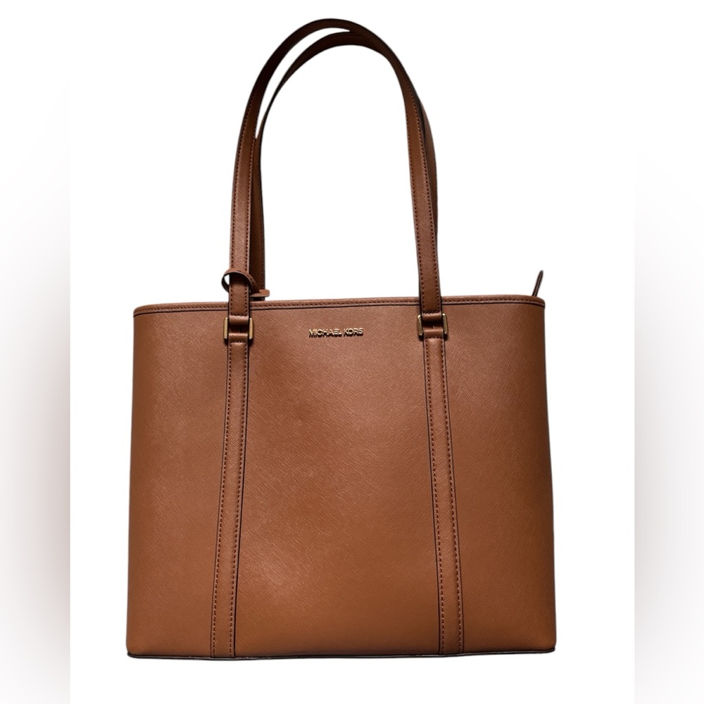 SOLD 👜 Michael Kors Medium Temple Canvas Tan Tote
• 𝗧𝗛𝗘 𝗠𝗨𝗦𝗧 𝗛𝗔𝗩𝗘 𝗧𝗢𝗧𝗘 • - Picture 3 of 6
